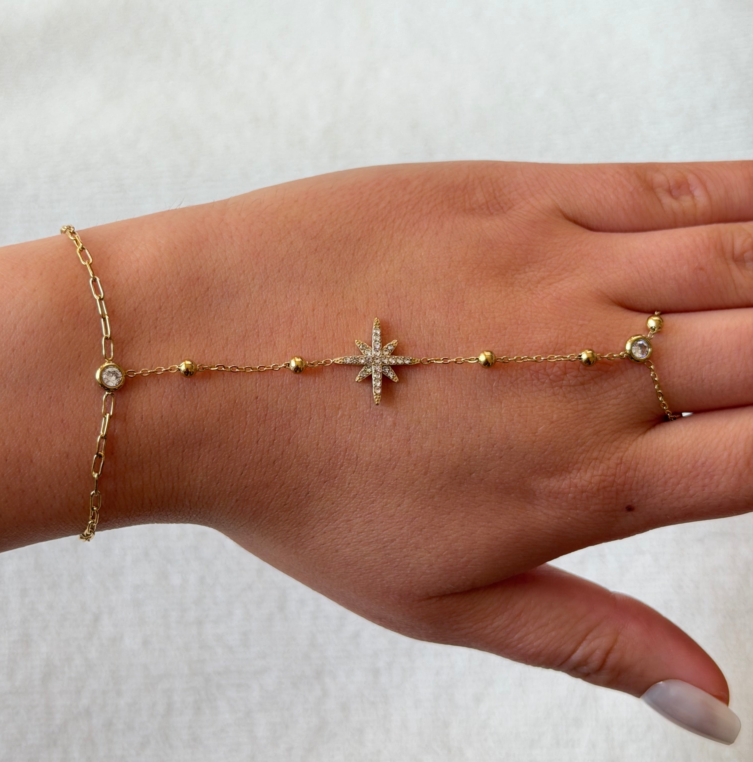 Stella hand chain
